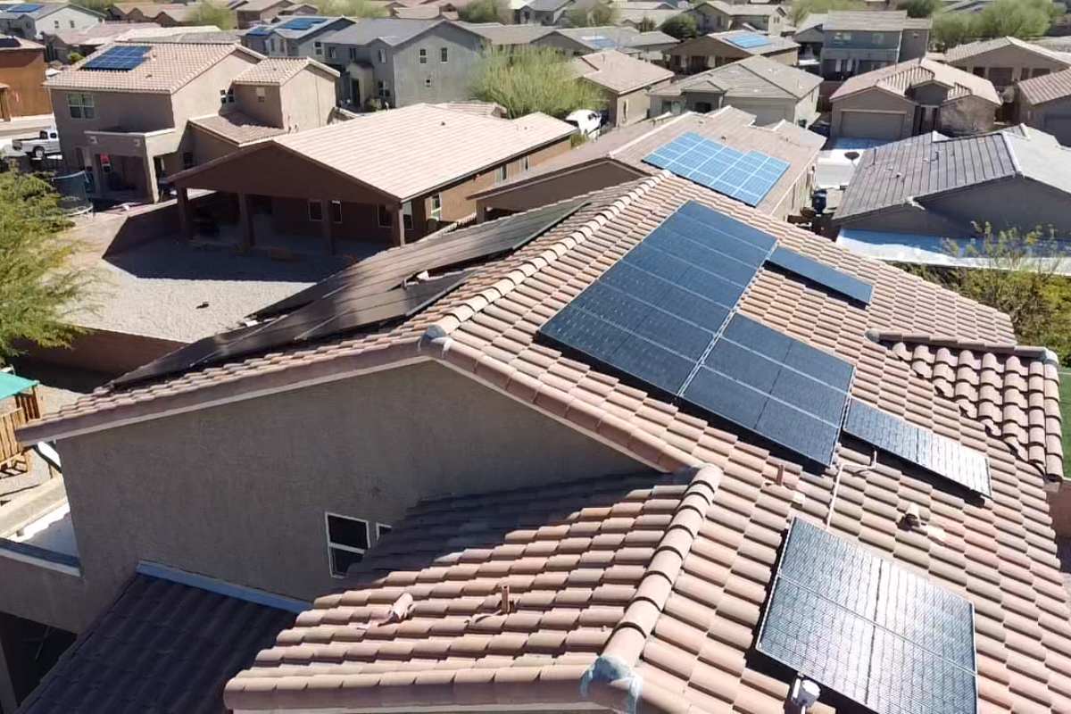 Saguaro Solar crew working in Green Valley