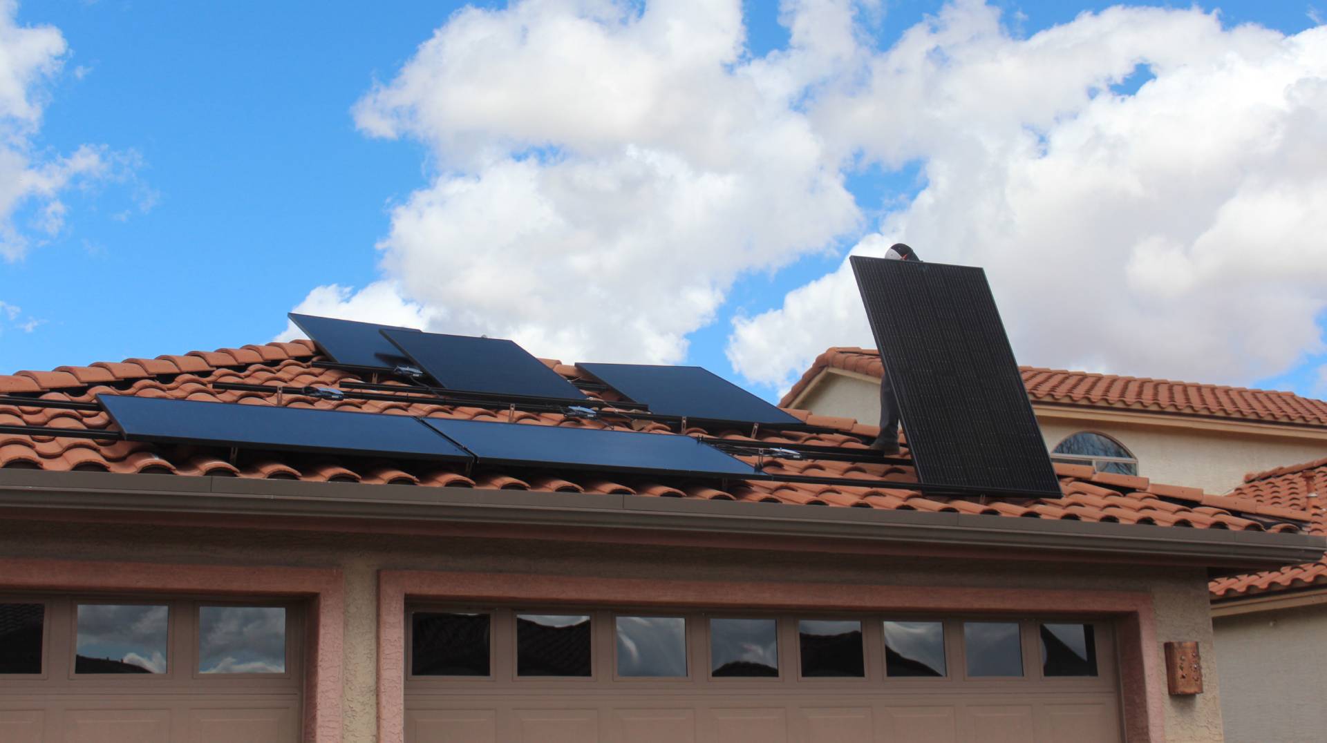 Saguaro Solar crew working in Marana