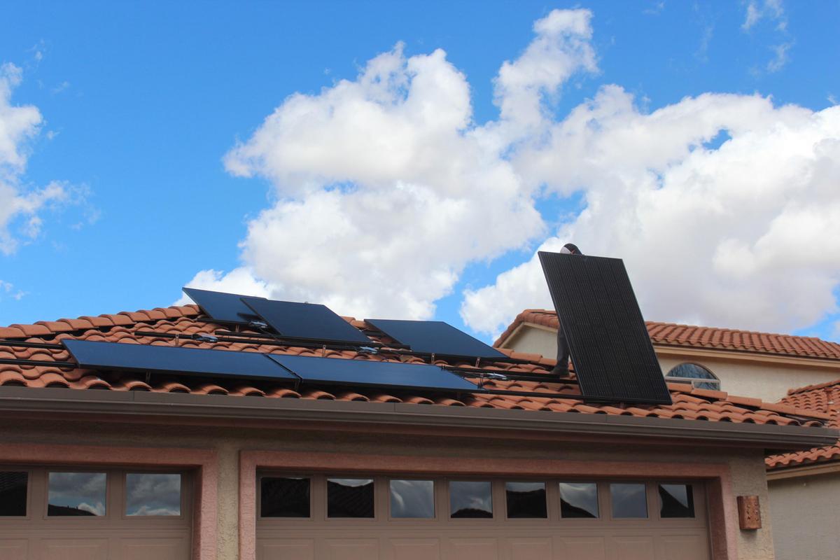 Saguaro Solar electrical team in Phoenix